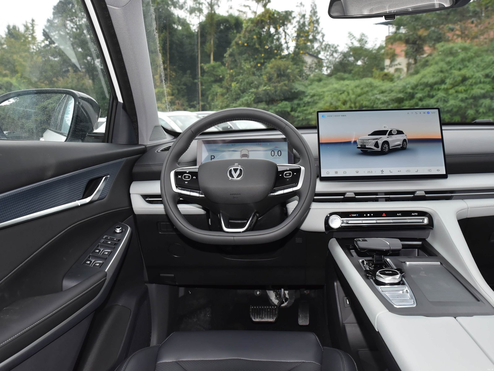 Changan CS75 family — Cockpit