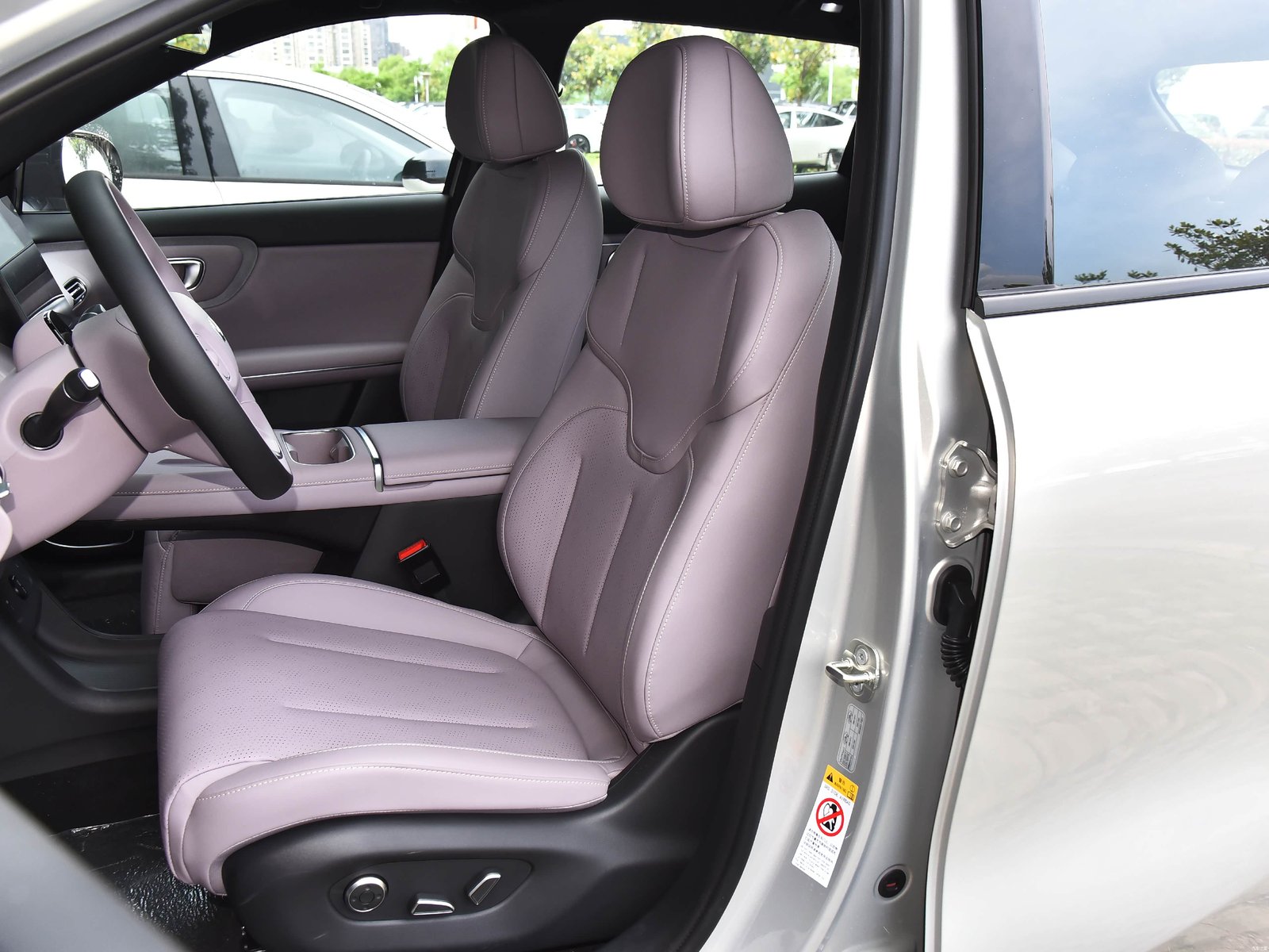 Qiyuan Q05 — Interior