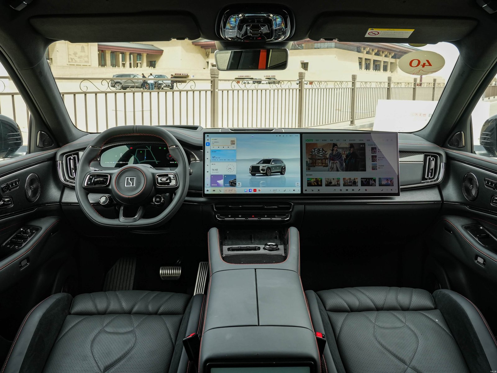 ZEEKR 8X — Cockpit