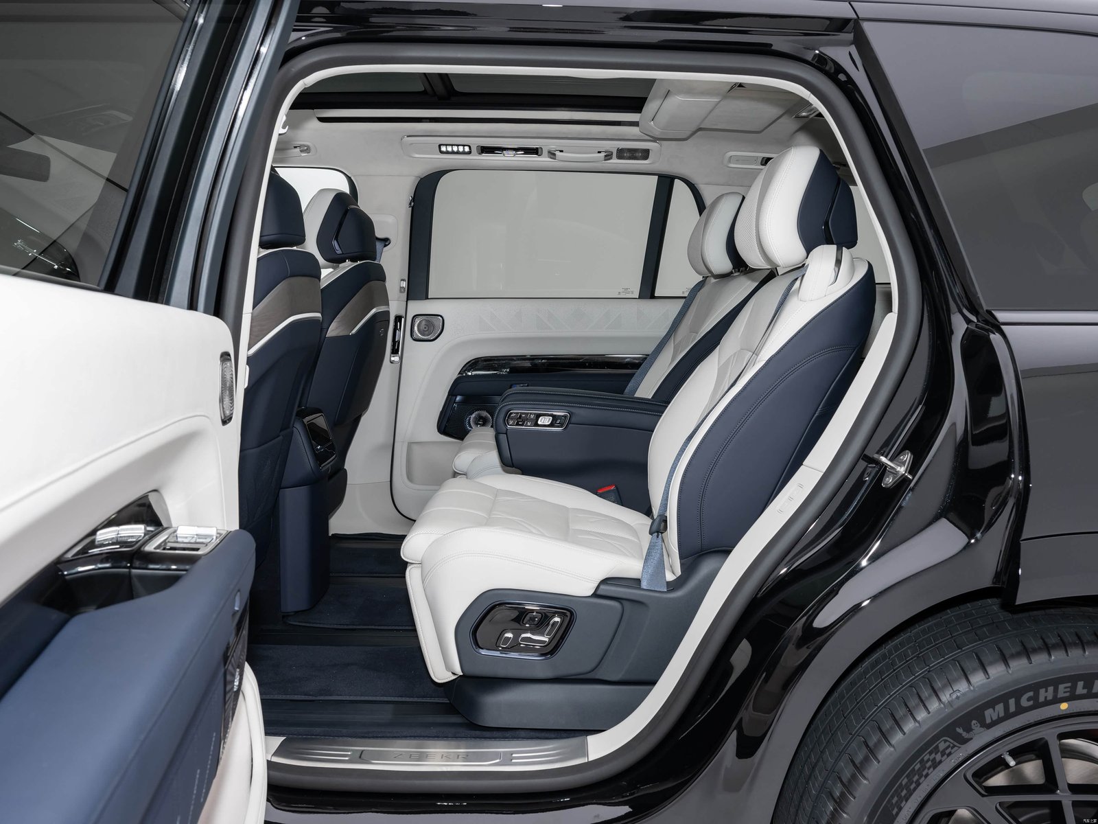 ZEEKR 9X — Interior